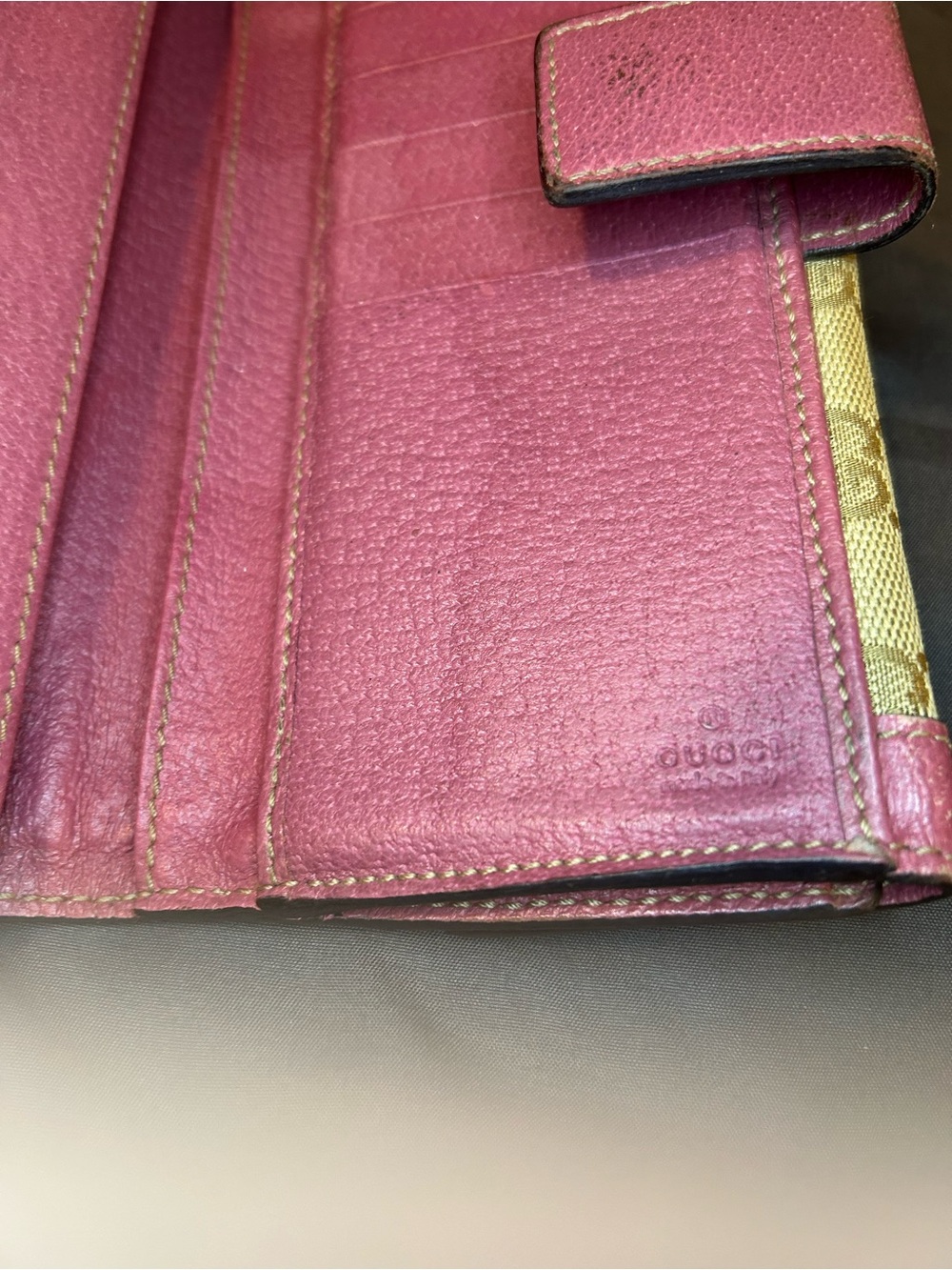 Gucci Beige GG Canvas Wallet with Pink Trim and Gold Studs - Picture 4 of 6